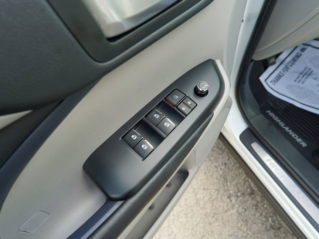 Used 2018 Toyota Highlander Limited Platinum image 19
