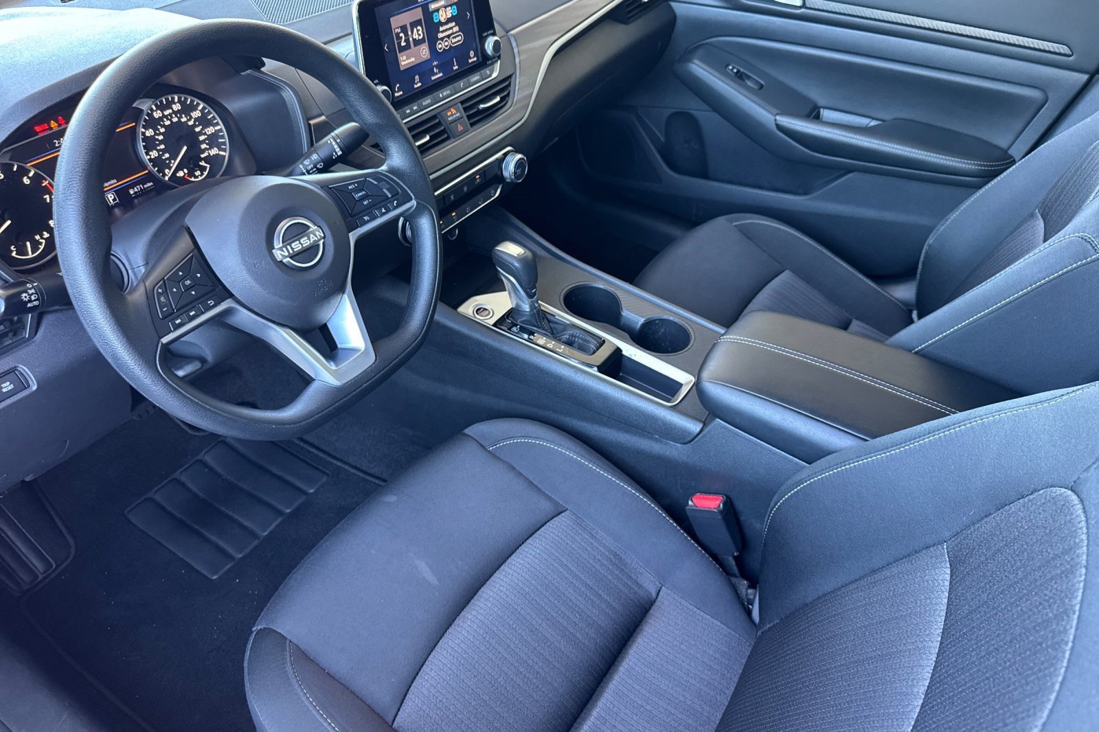 Used 2025 Nissan Altima 2.5 SV FWD image 4