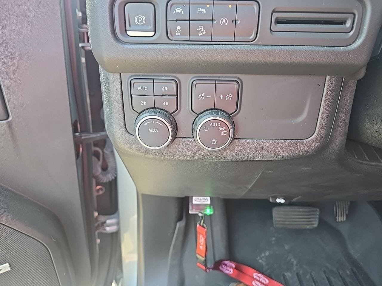 Used 2023 Chevrolet Suburban Premier AWD/4WD image 17