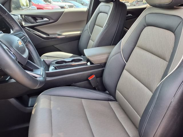 Used 2025 Chevrolet Equinox LT w/ Convenience Package II AWD/4WD image 3