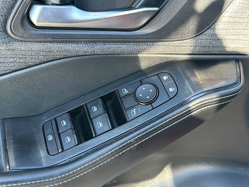 Used 2023 Nissan Rogue SV image 18