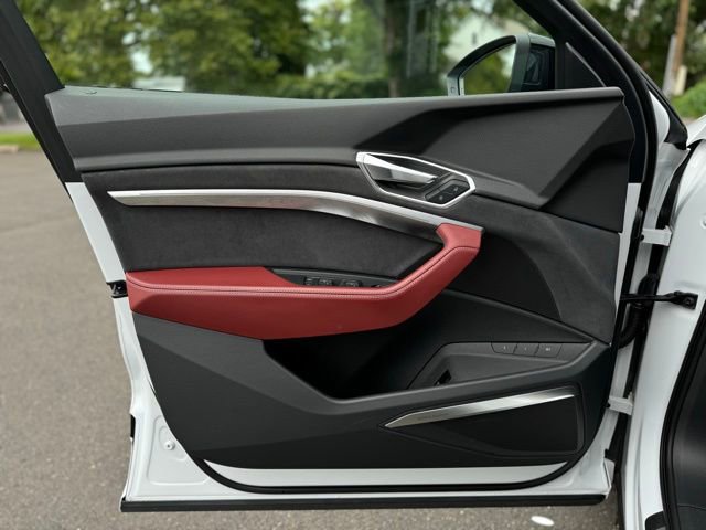 Used 2023 Audi e-tron S Prestige image 10