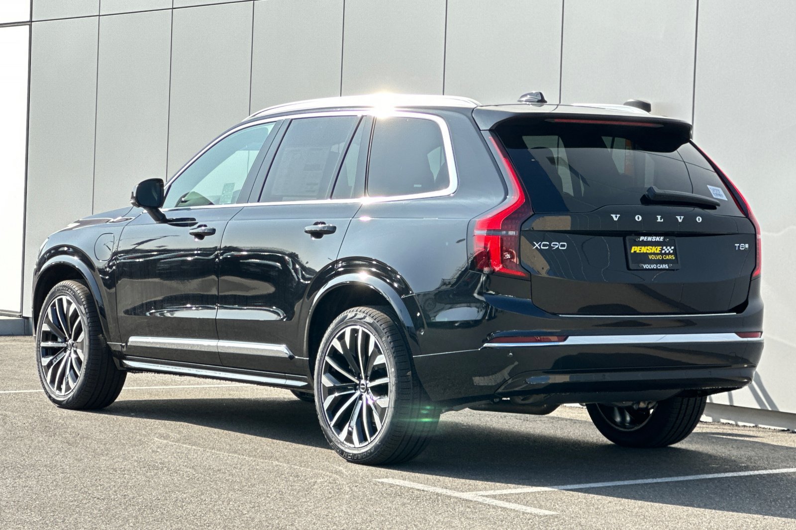 Used 2026 Volvo XC90 T8 Plus w/ Protection Package Premier AWD/4WD image 3