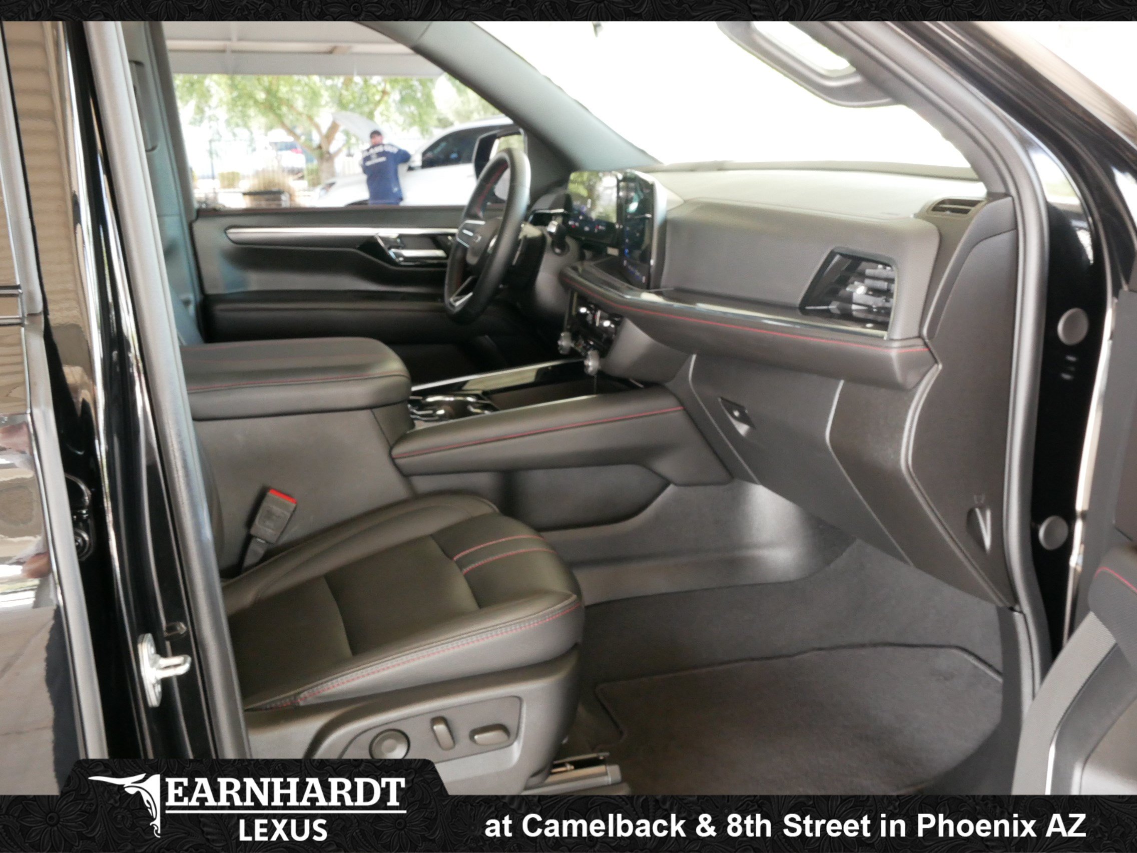 Used 2025 Chevrolet Suburban RST w/ Sun And Tow Package AWD/4WD image 10