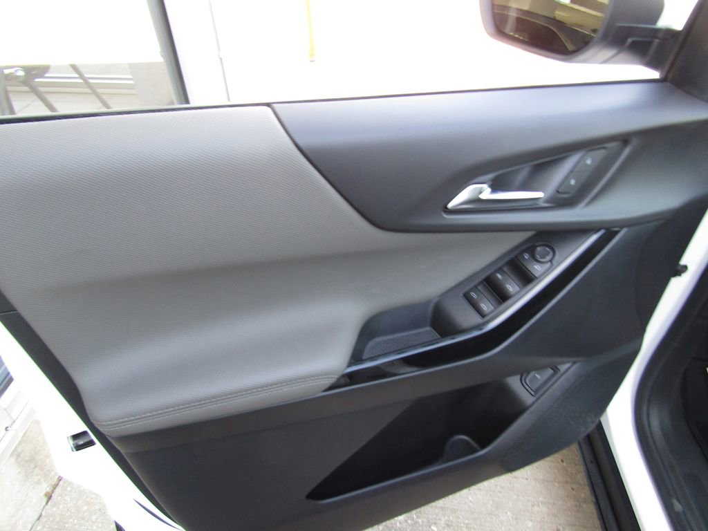 Used 2026 Chevrolet Equinox LT w/ Convenience Package II image 23