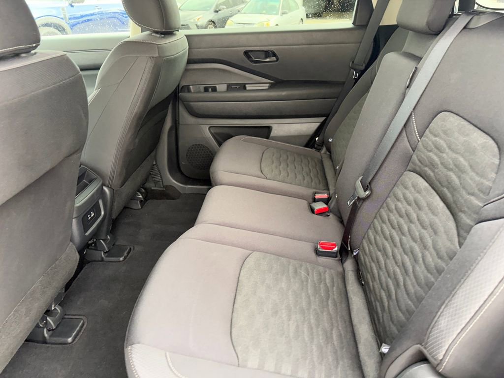 Used 2025 Nissan Pathfinder S image 26