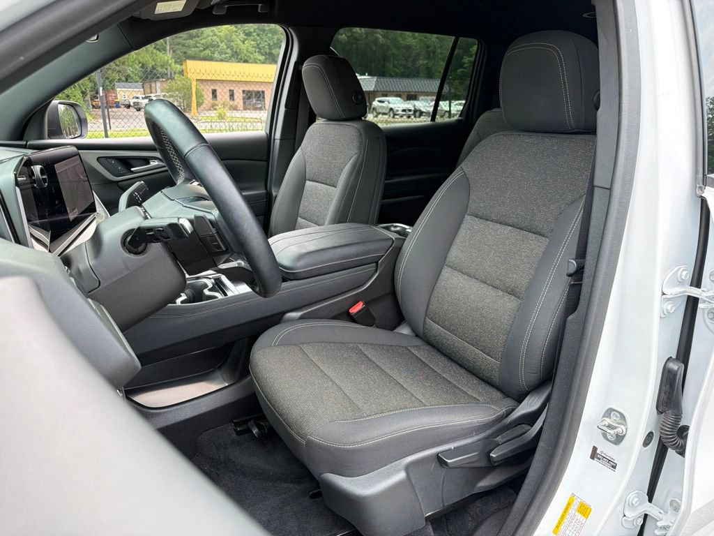 Used 2024 Chevrolet Traverse LS AWD/4WD image 17