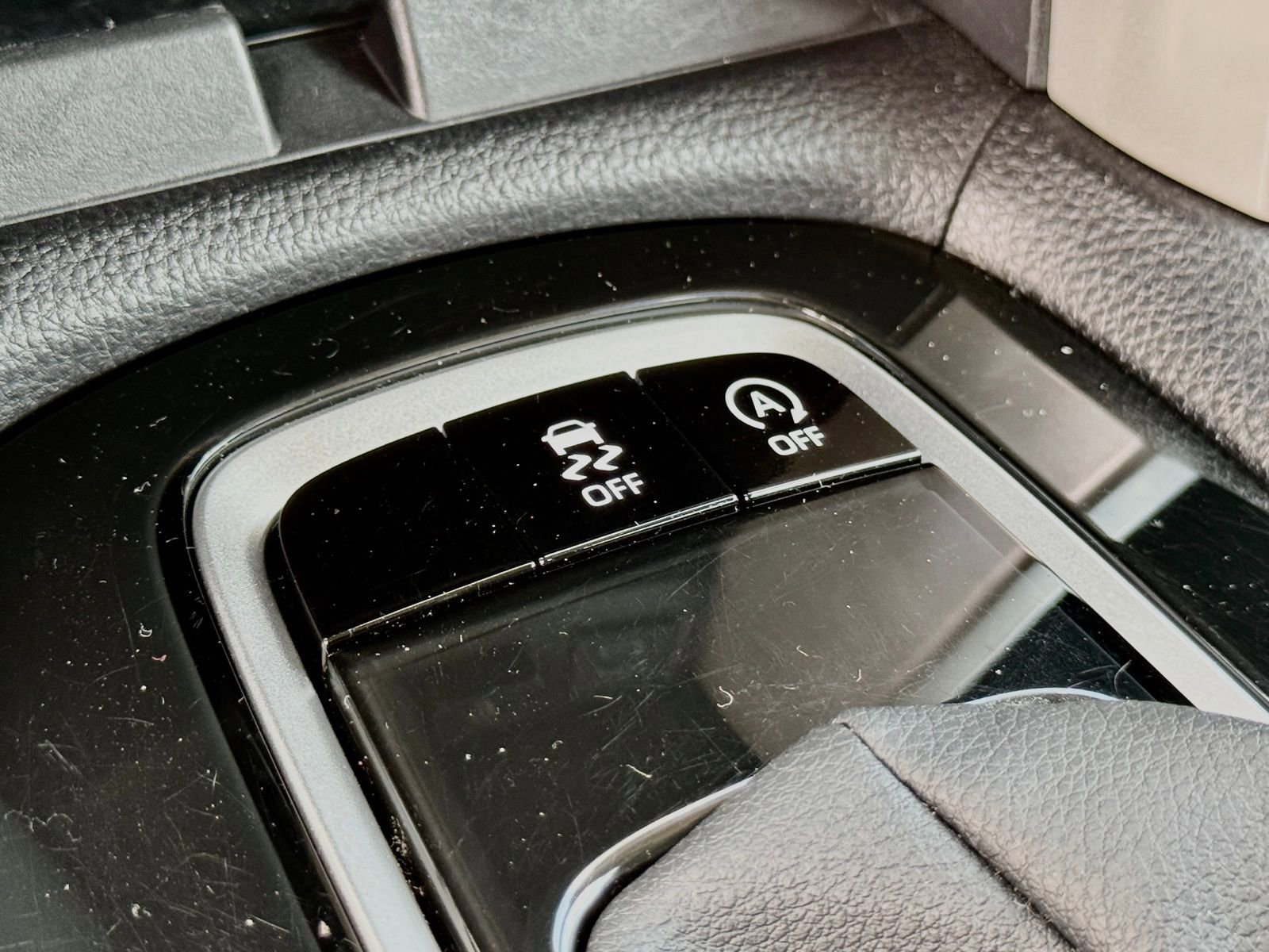 Used 2025 Toyota Corolla Cross XLE w/ Convenience Package FWD image 35