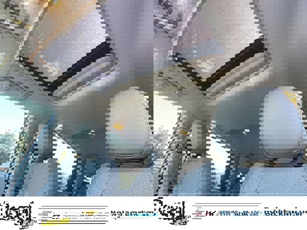 Used 2023 Toyota Sienna Limited image 22