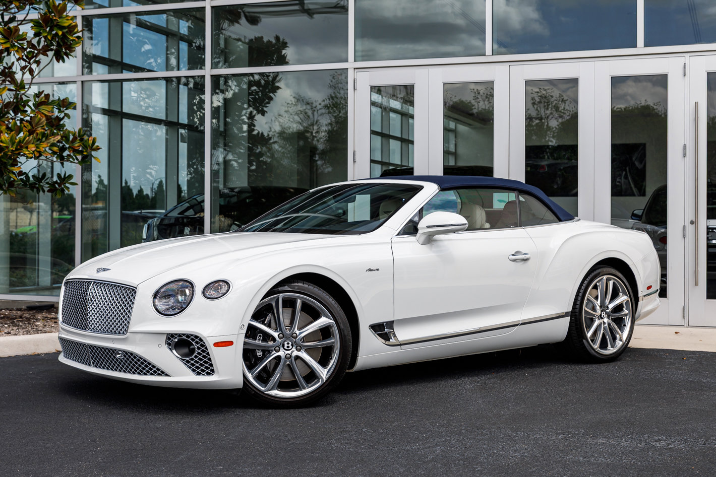 Used 2023 Bentley Continental GT Azure image 6