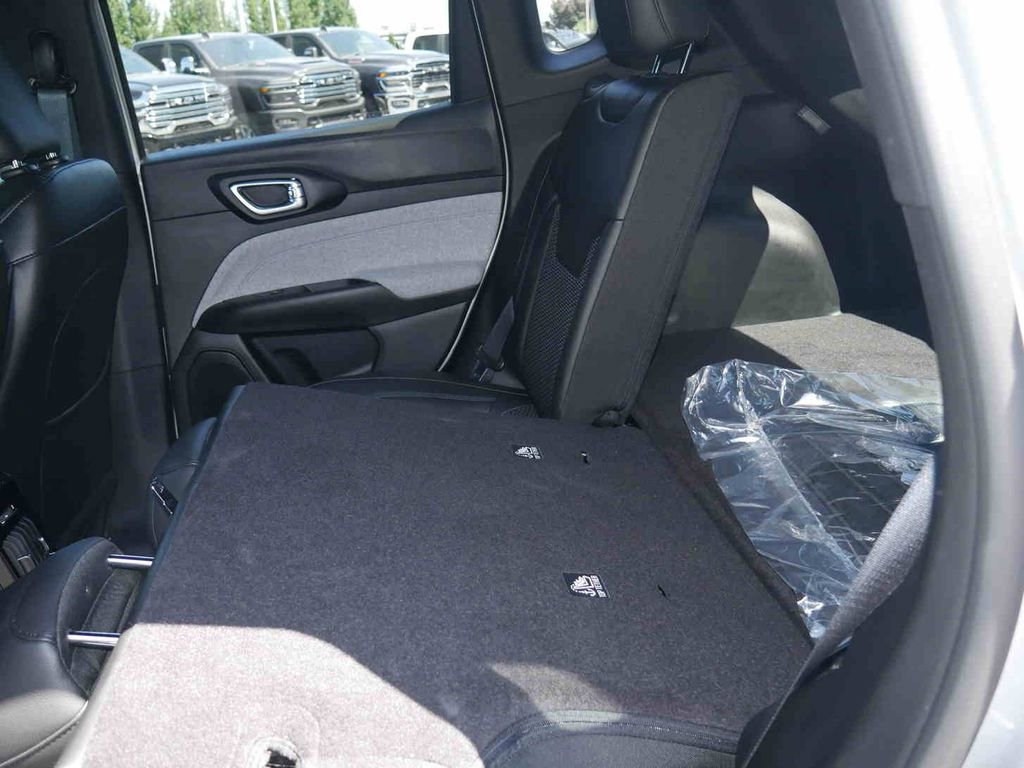 New 2025 Jeep Compass Latitude image 14