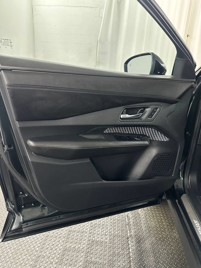 Used 2024 Nissan Ariya AWD image 8