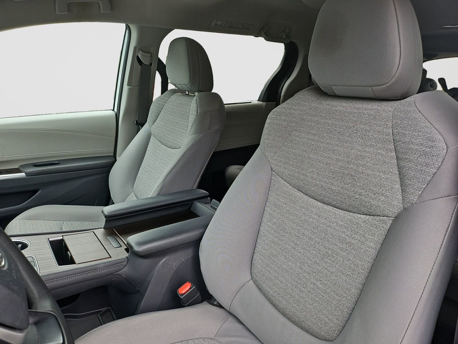 Used 2021 Toyota Sienna LE AWD/4WD image 17
