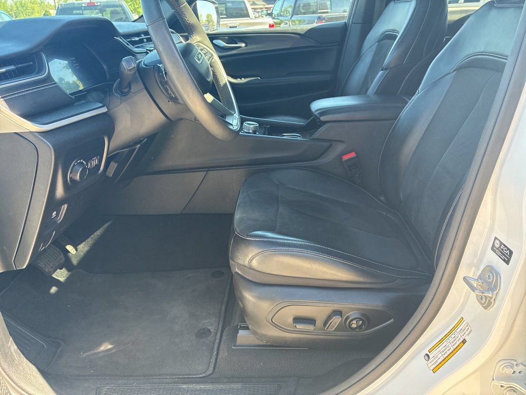 Used 2023 Jeep Grand Cherokee Altitude AWD/4WD image 19