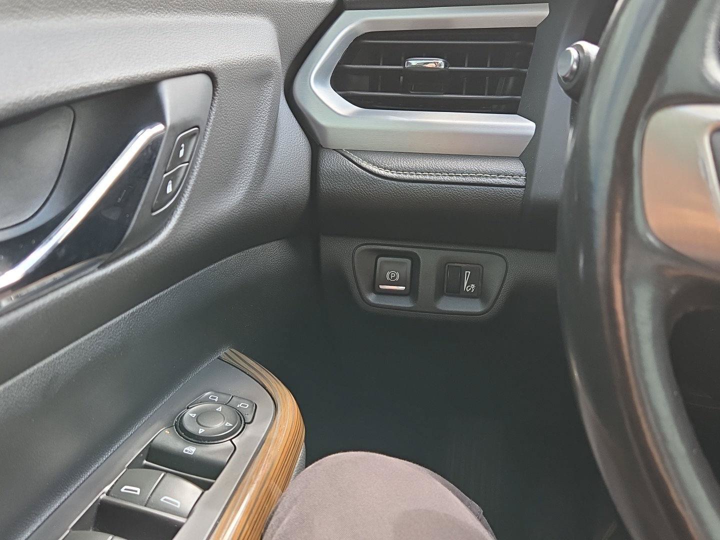 Used 2019 GMC Acadia SLE FWD image 21