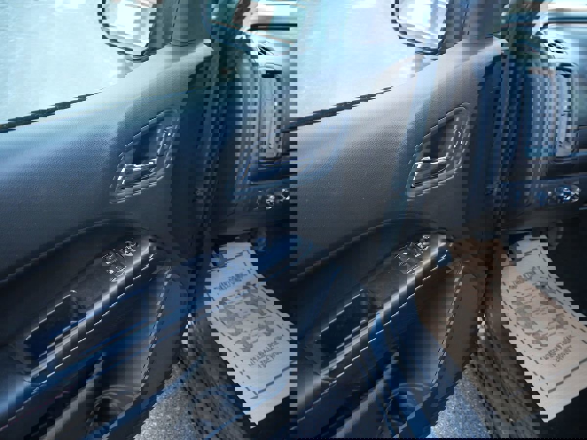 Used 2015 GMC Canyon SLE w/ All-Terrain Package image 20