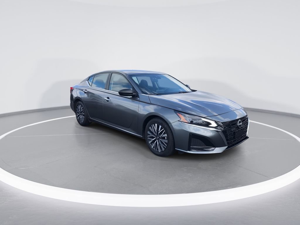 Used 2024 Nissan Altima 2.5 SV image 2