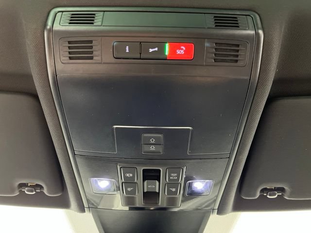 Used 2023 Volkswagen Tiguan SE R-Line FWD image 35