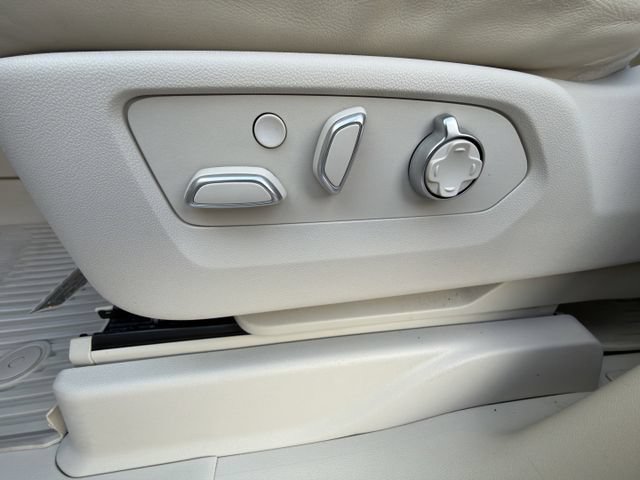 Used 2023 Cadillac Escalade Sport Platinum w/ LPO, Floor Liner Package AWD/4WD image 29