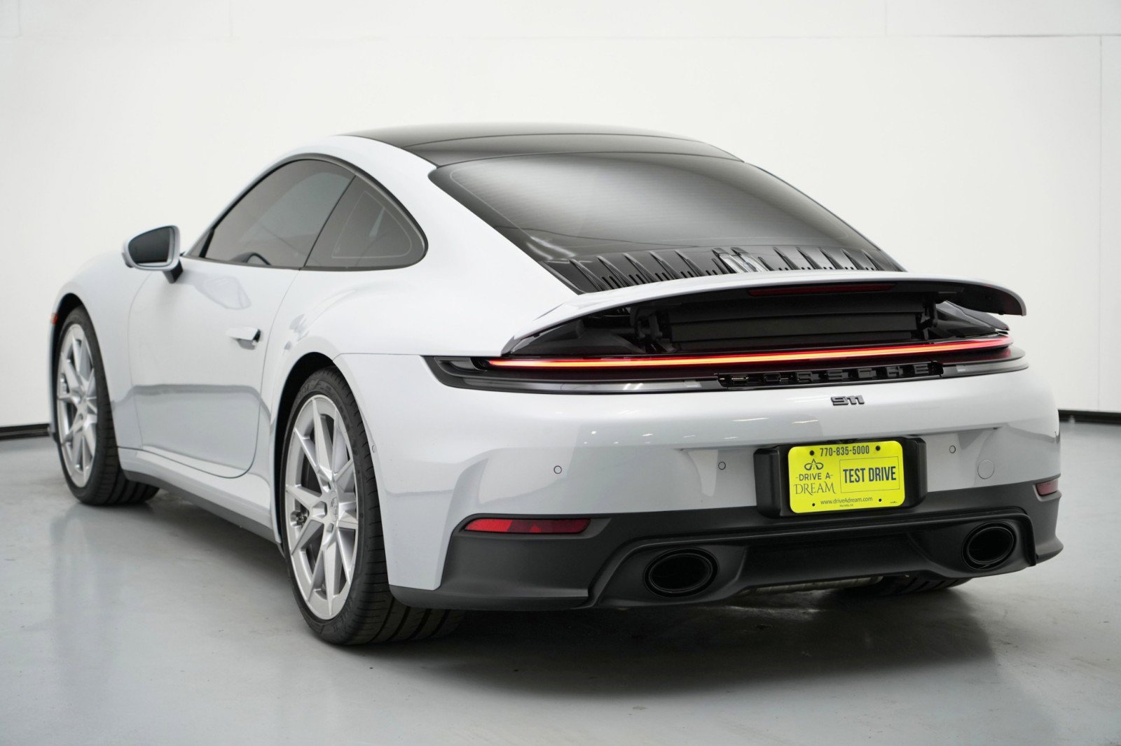 Used 2025 Porsche 911 Carrera RWD image 44