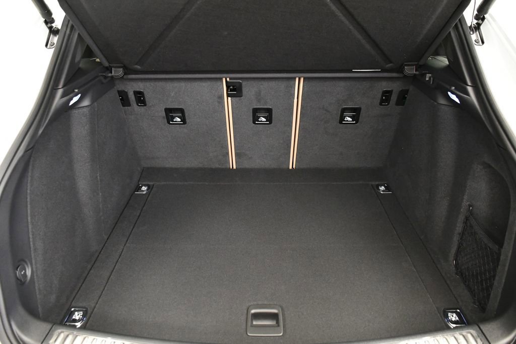 Certified 2025 Porsche Macan image 56