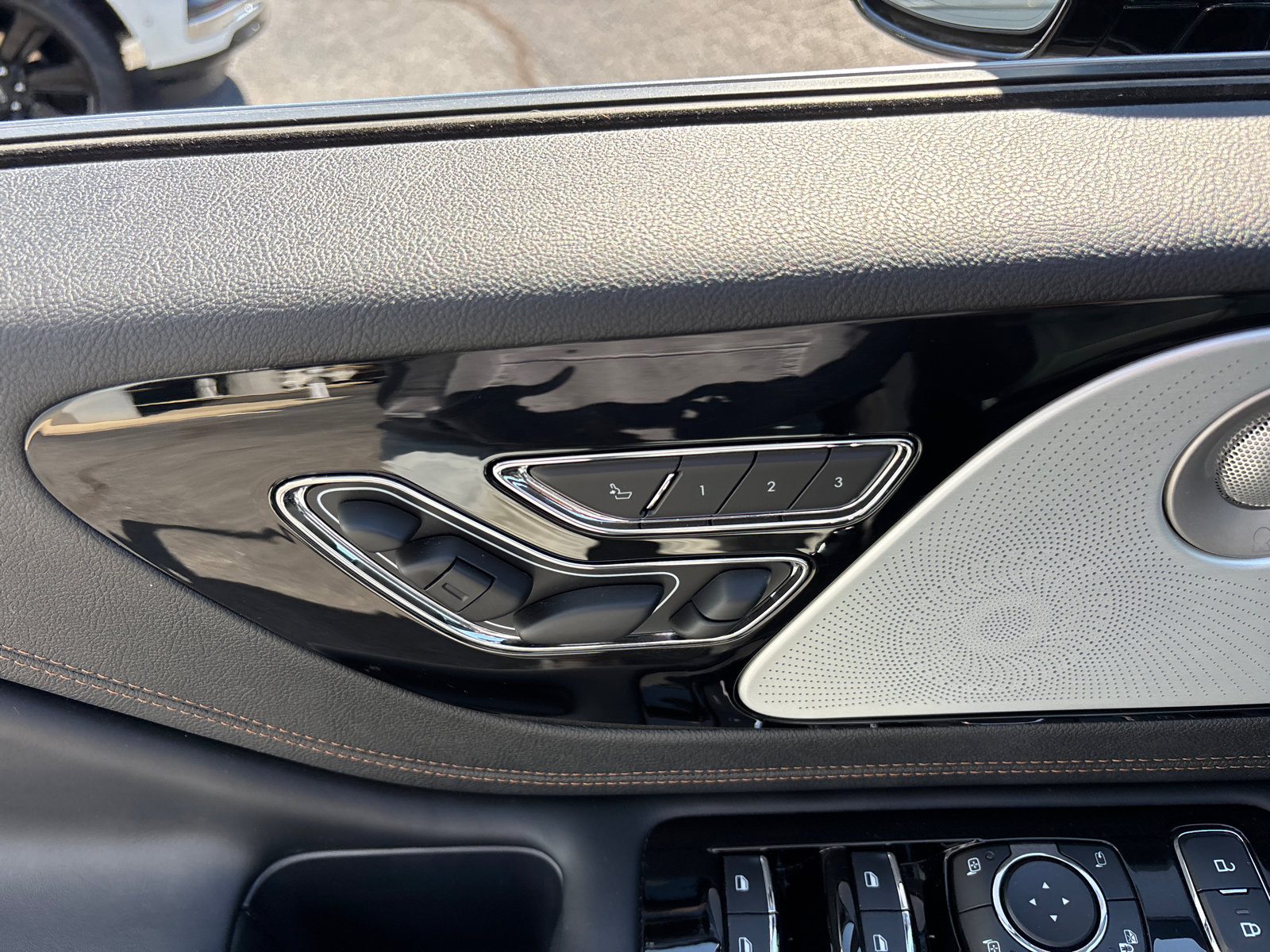 New 2025 Lincoln Aviator Black Label image 12