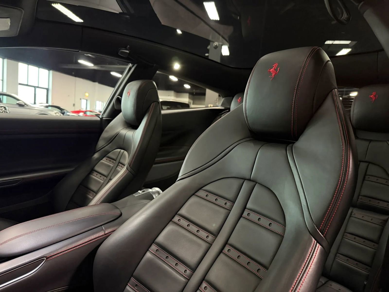 Used 2018 Ferrari GTC4Lusso AWD/4WD image 25