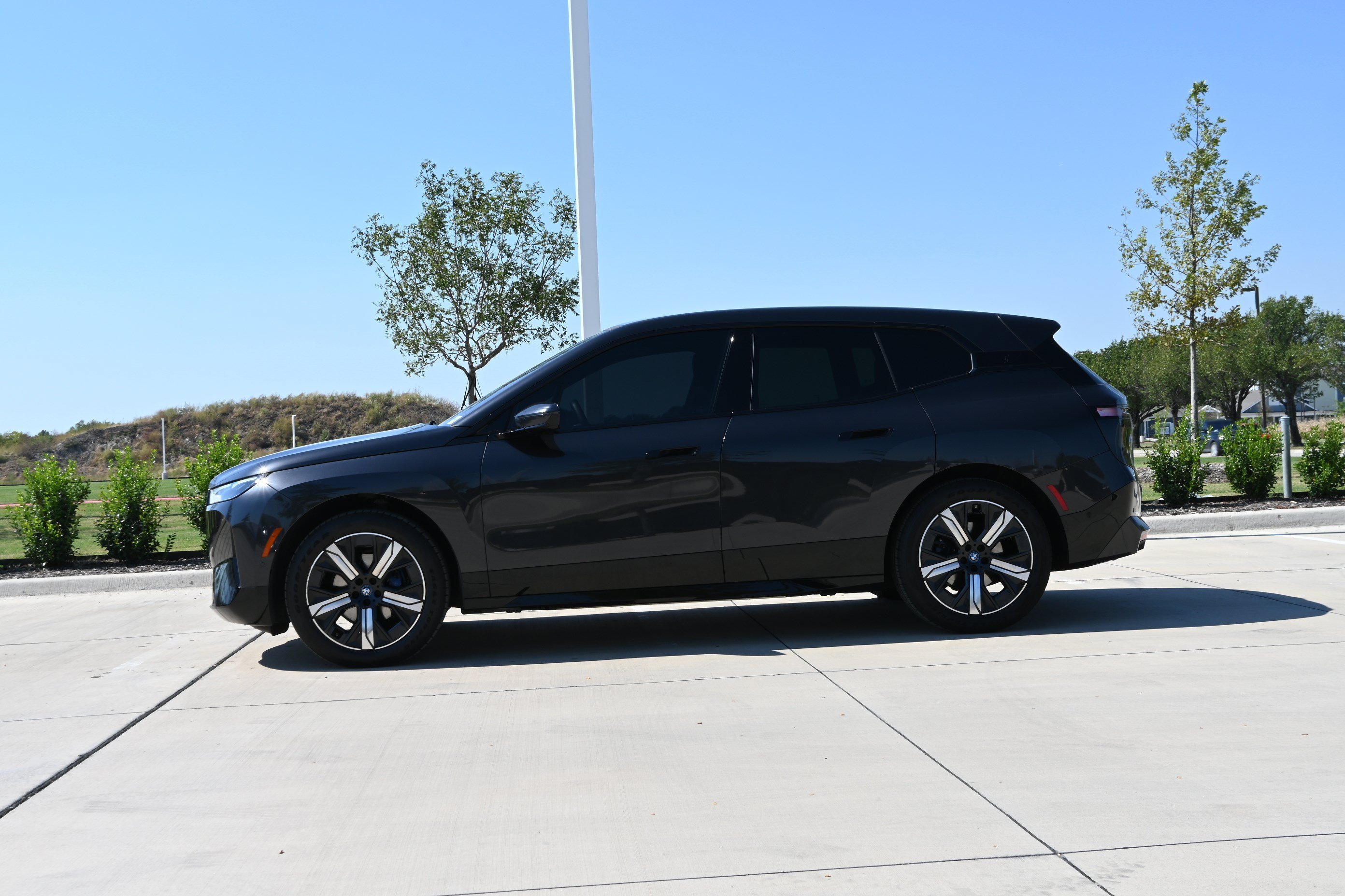 Certified 2024 BMW iX xDrive50 w/ Premium Package AWD/4WD image 6