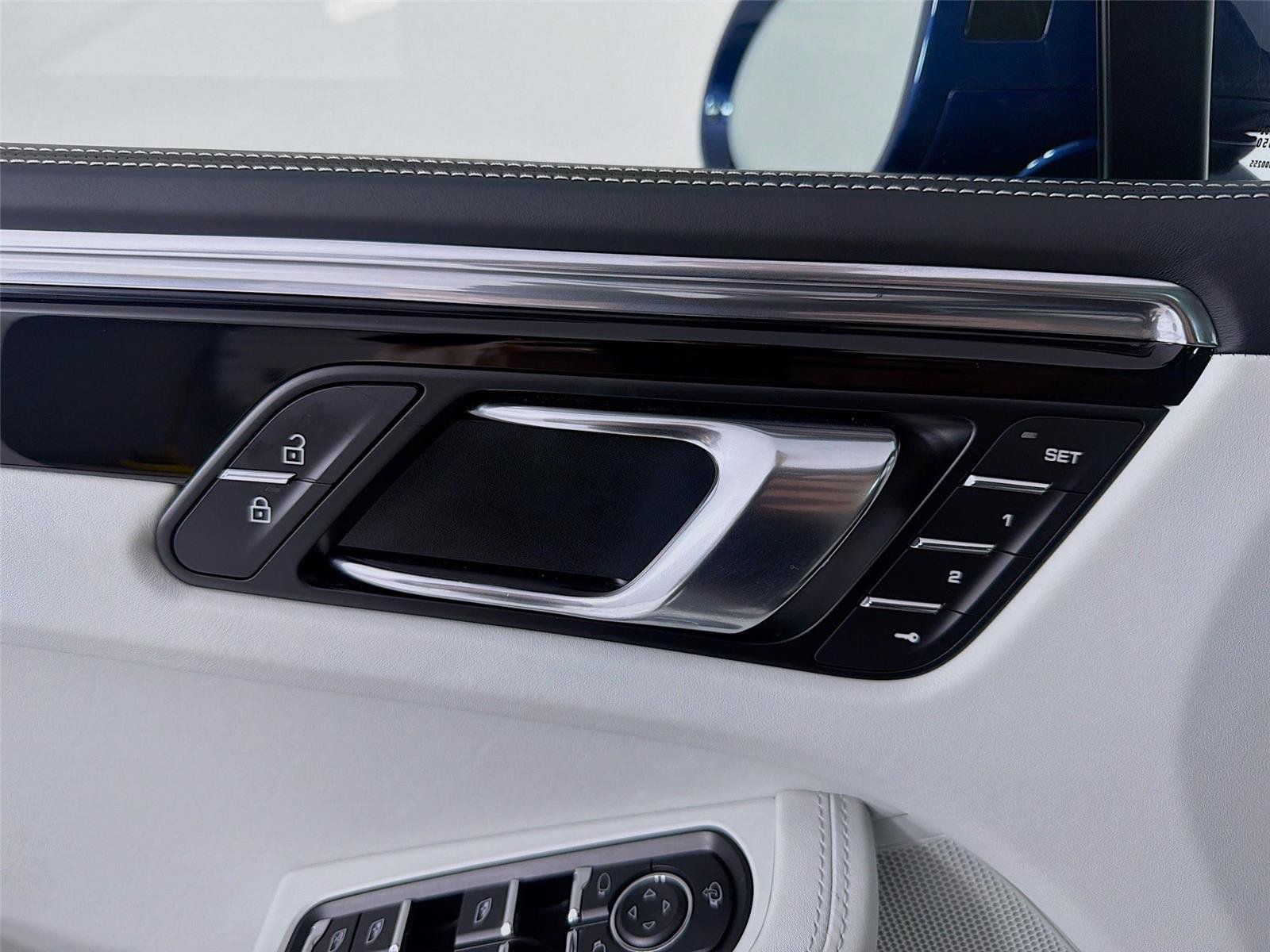 Certified 2026 Porsche Macan Turbo AWD/4WD image 7