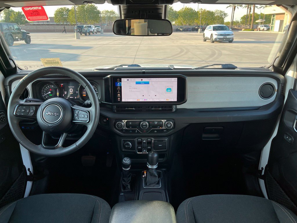 Used 2024 Jeep Wrangler Unlimited w/ Technology Group AWD/4WD image 13