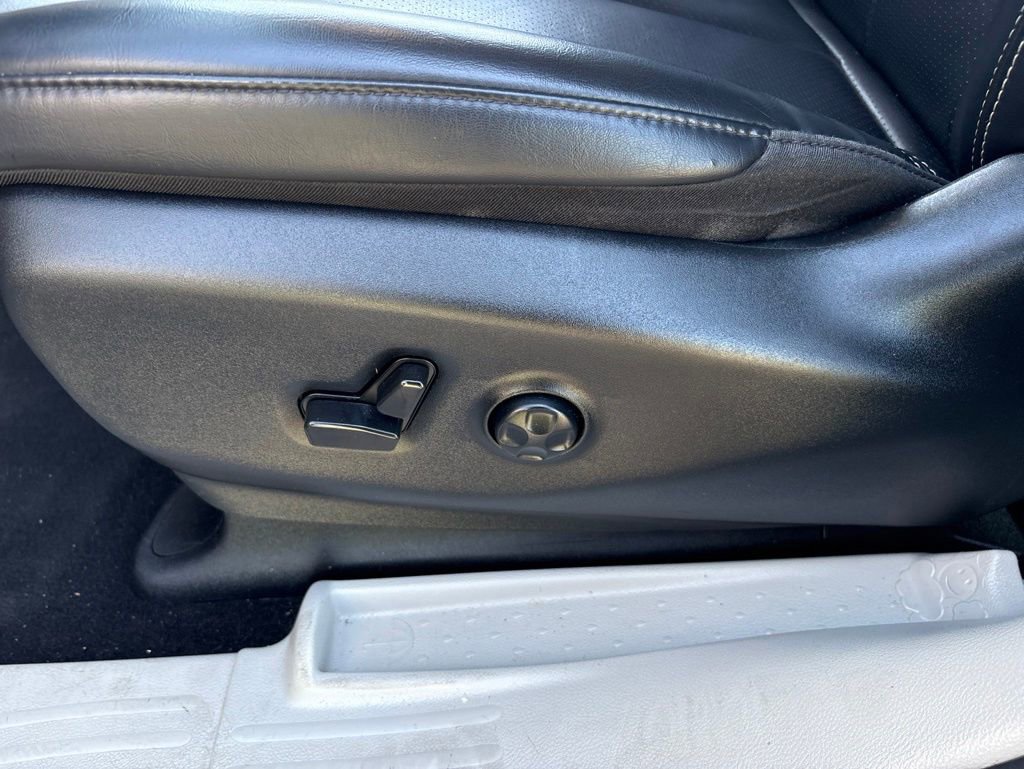 Used 2023 Chrysler Pacifica Touring-L FWD image 17