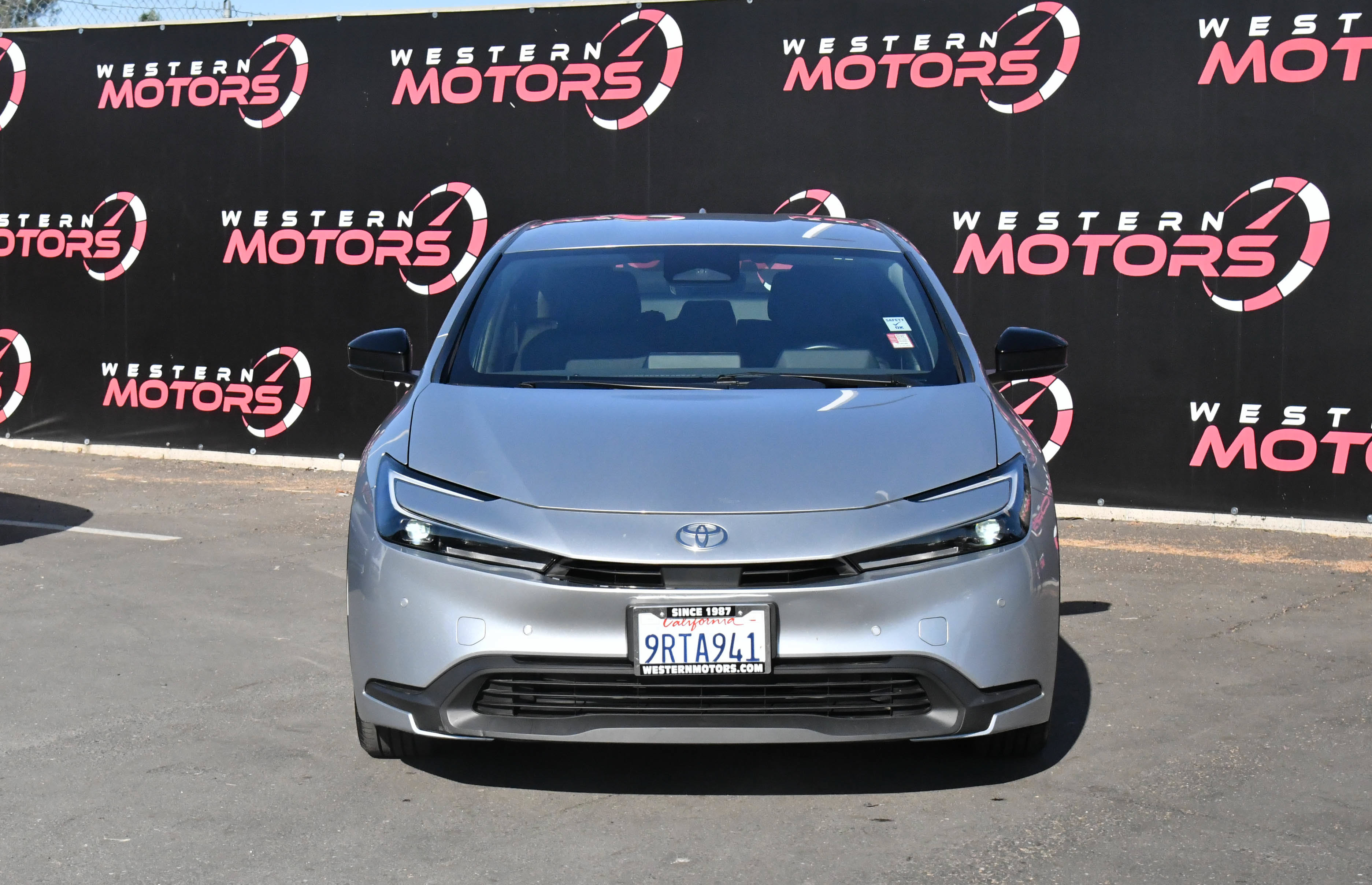 Used 2024 Toyota Prius LE FWD image 2