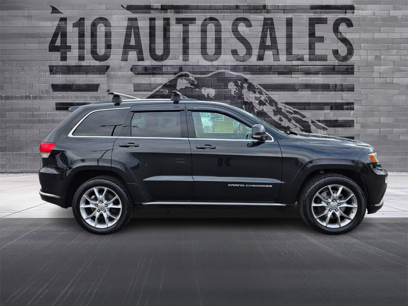 Used 2016 Jeep Grand Cherokee Summit w/ Premium Plus Apperance Group AWD/4WD image 2