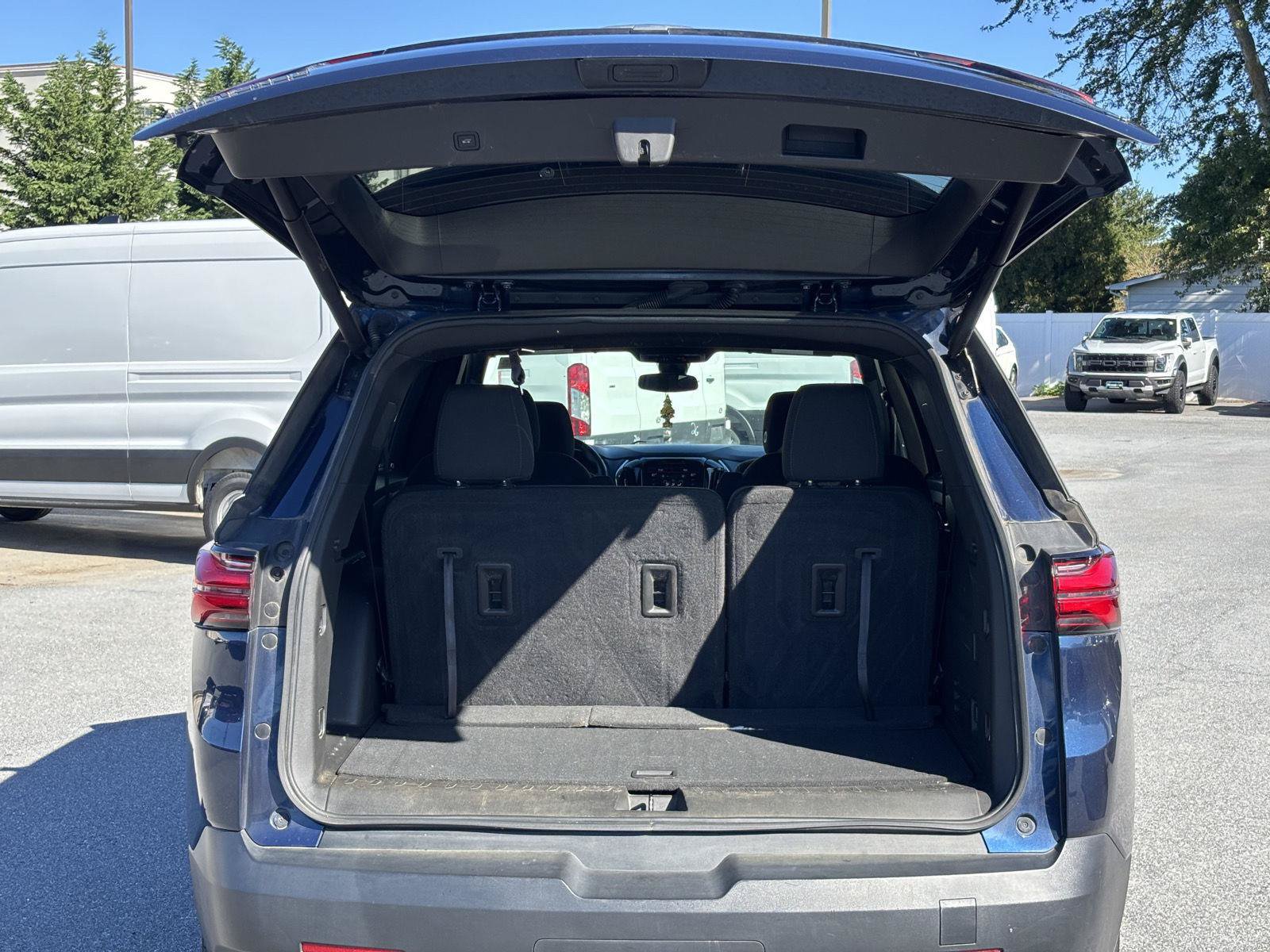 Used 2023 Chevrolet Traverse LT FWD image 12