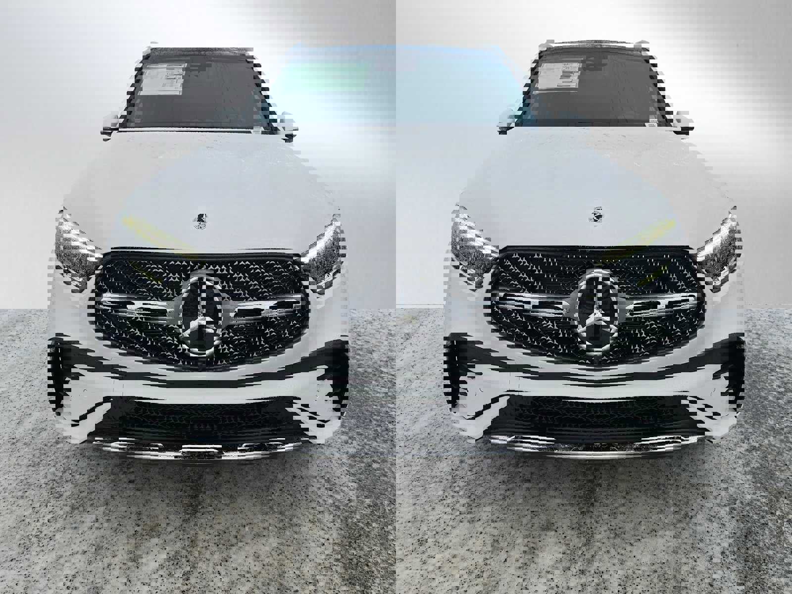 Used 2025 Mercedes-Benz GLC 350e 4MATIC image 2