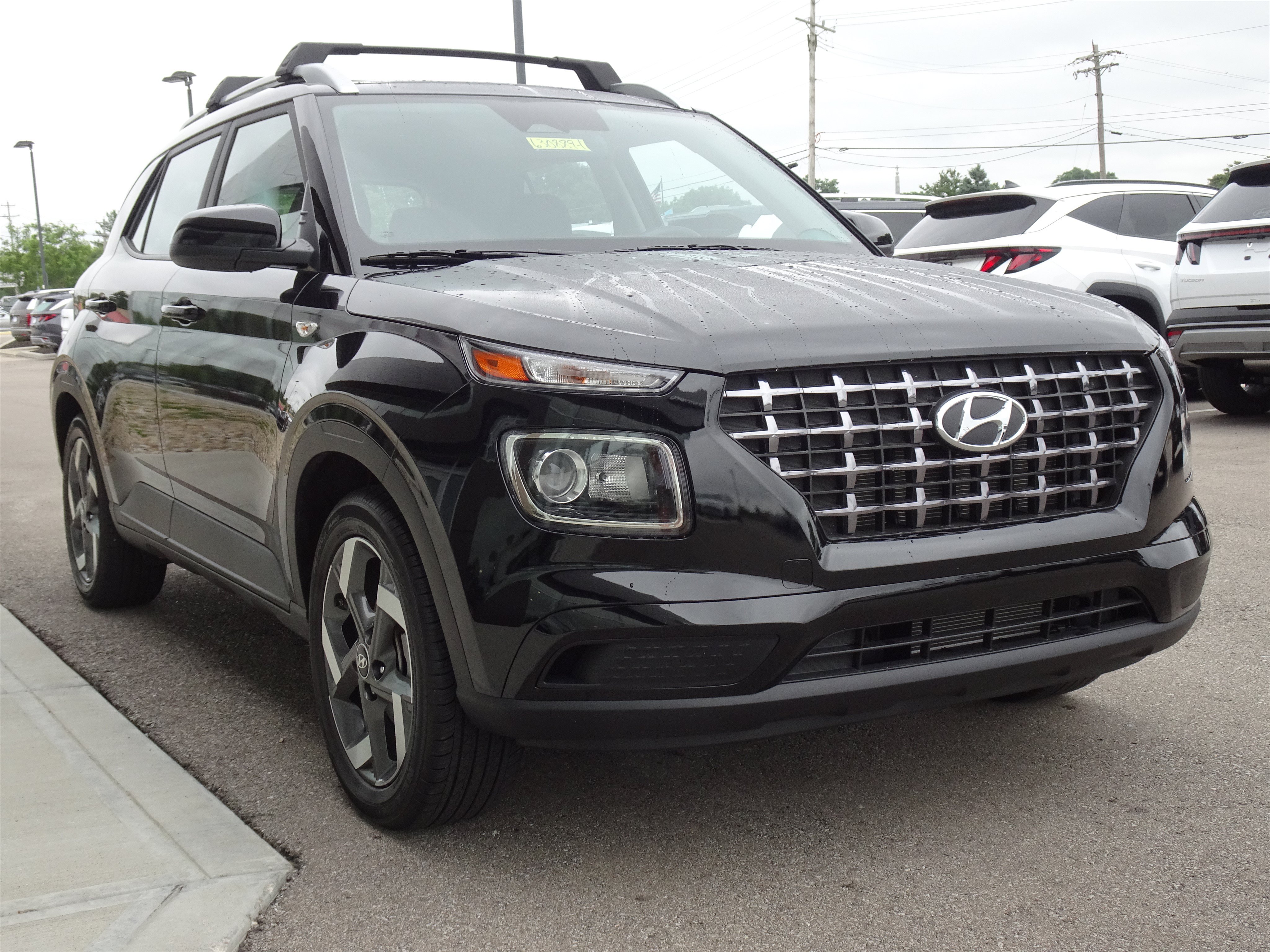 Used 2023 Hyundai Venue SEL FWD image 6