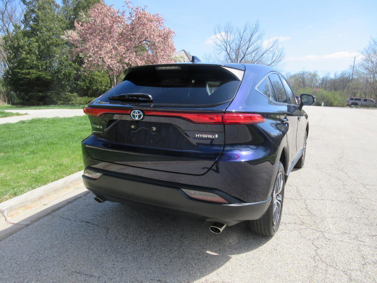 Used 2021 Toyota Venza LE w/ Carpet Mat Package (TMS) AWD/4WD image 10