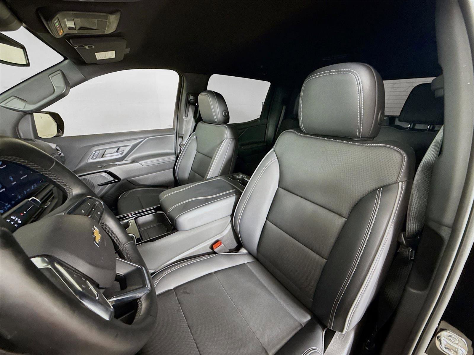 Used 2025 Chevrolet Silverado EV LT image 2