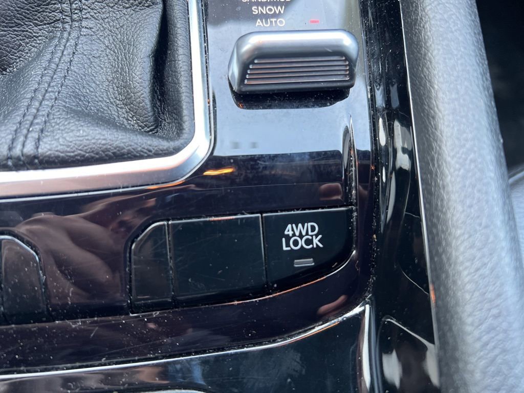 Used 2025 Jeep Compass Limited image 23