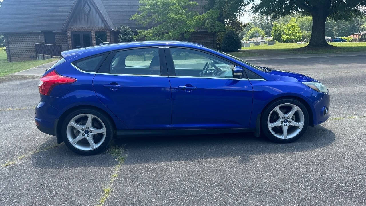 Used 2013 Ford Focus Titanium w/ Titanium Handling Pkg FWD image 9