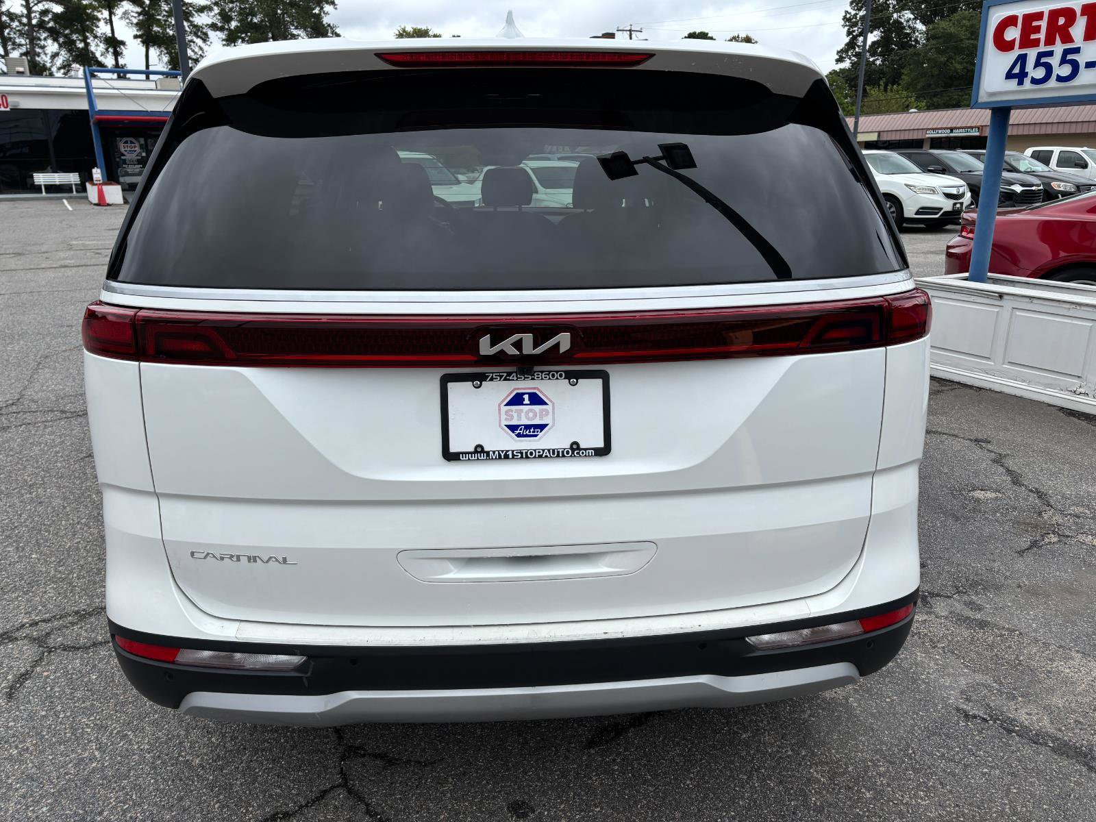 Used 2023 Kia Carnival LX image 5