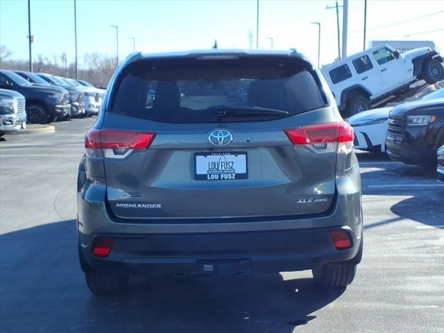 Used 2018 Toyota Highlander XLE image 32