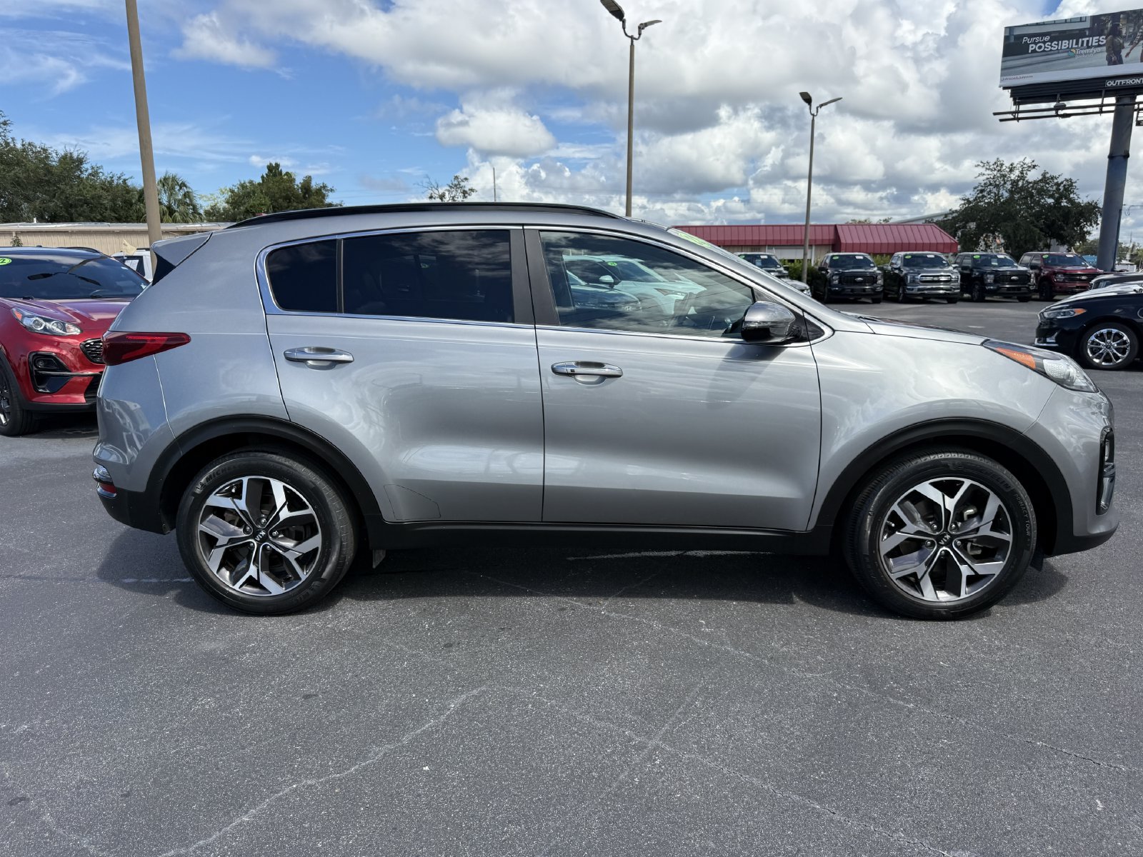 Used 2022 Kia Sportage EX w/ EX Technology Package FWD image 3