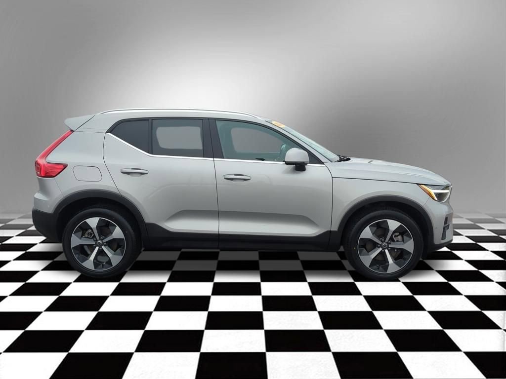 Used 2024 Volvo XC40 B5 Plus image 6