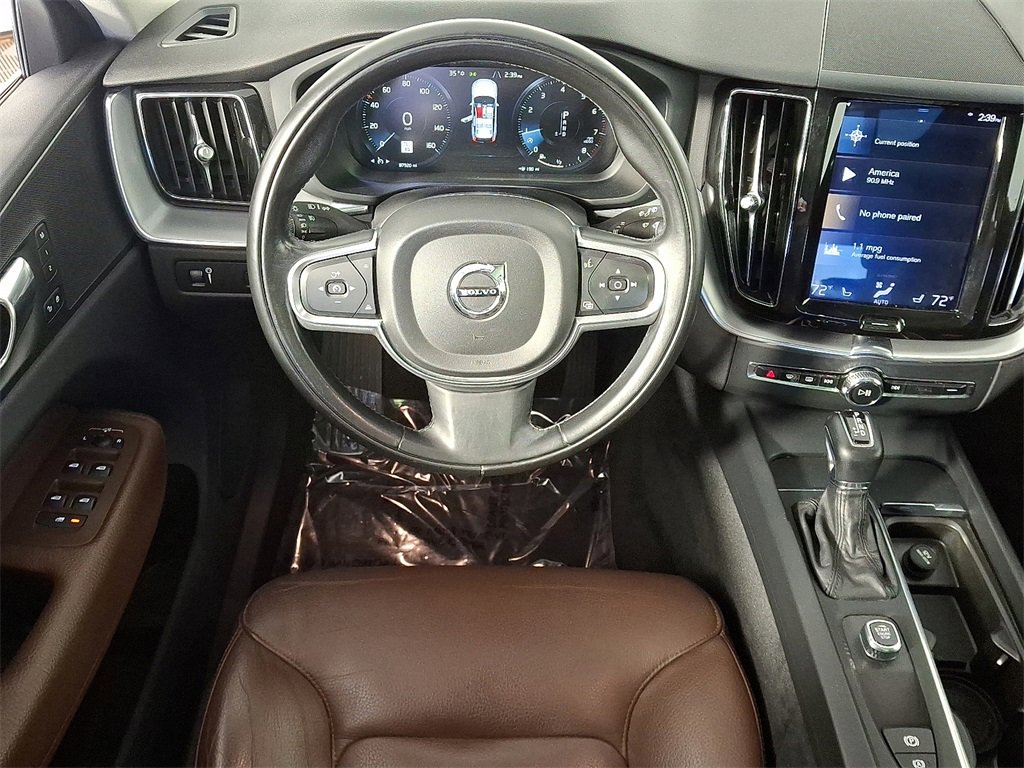 Used 2018 Volvo XC60 T5 Momentum w/ Vision Package image 15