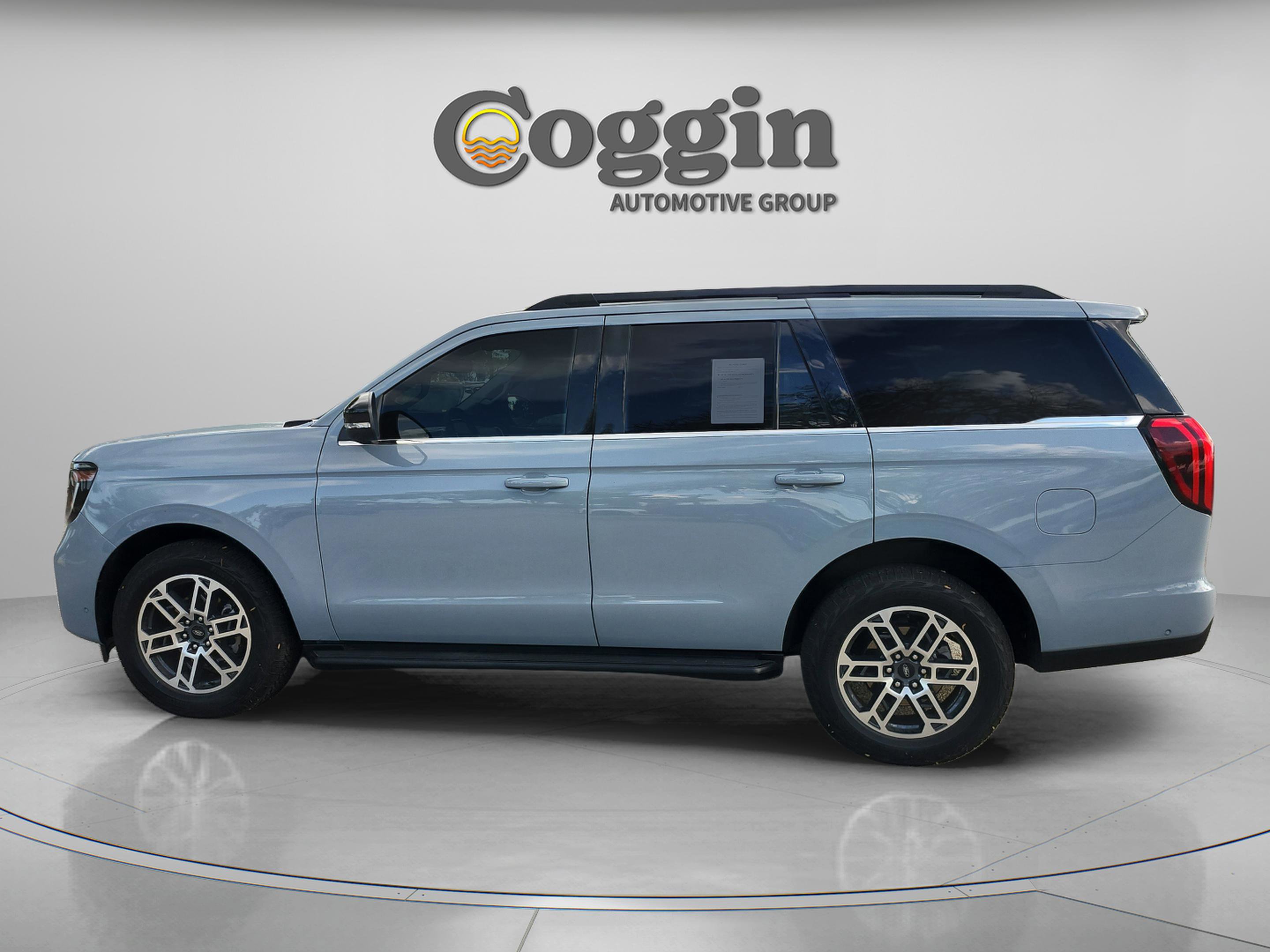 New 2025 Ford Expedition Active image 2