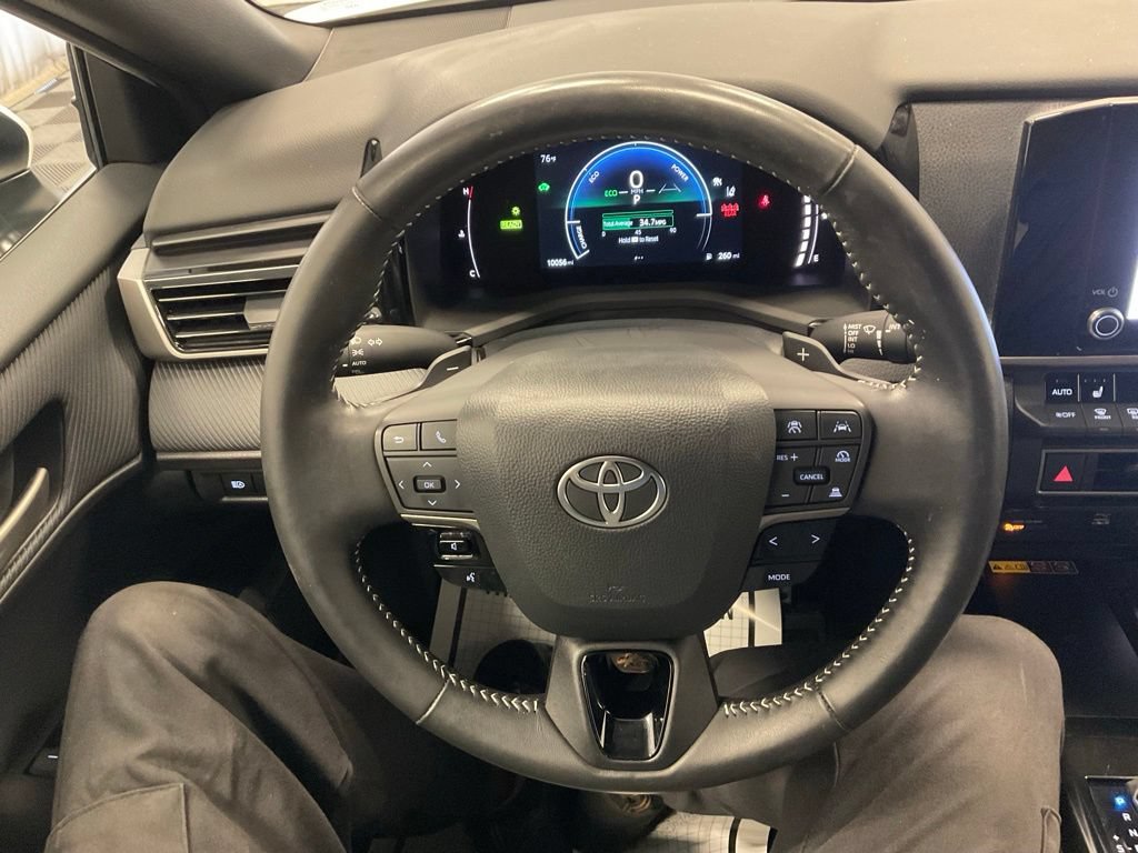 Used 2025 Toyota Camry SE AWD/4WD image 16