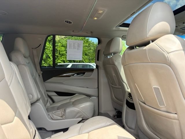 Used 2019 Cadillac Escalade Luxury AWD/4WD image 19