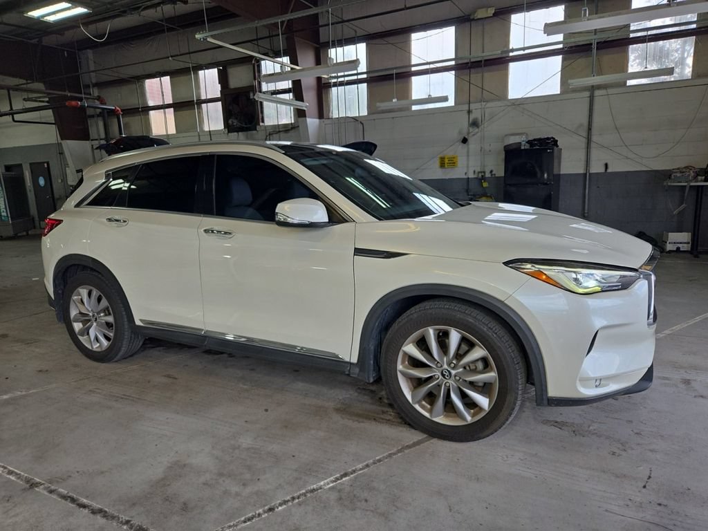 Used 2019 INFINITI QX50 Luxe w/ Navigation Package FWD image 3