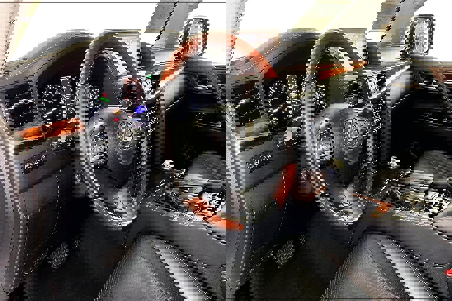 Used 2021 Lexus LX 570 4WD w/ 3rd Row & Luxury Pkg image 16